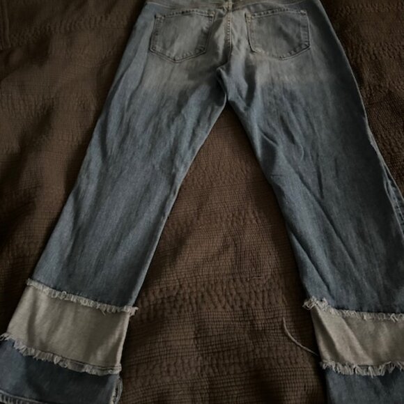 BLUE JEANS - Picture 2 of 3